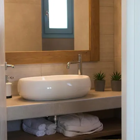 Ad Astra * Naousa (Paros)